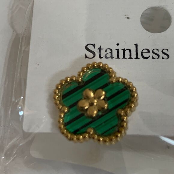 Stainless Steel Womens Green Five Leaf Clover Flower Stud Striped Earrings - Picture 2 of 4